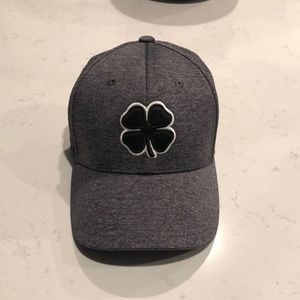 Live Lucky men’s golf hat. Size L/XL. Memory fit for additional comfort.